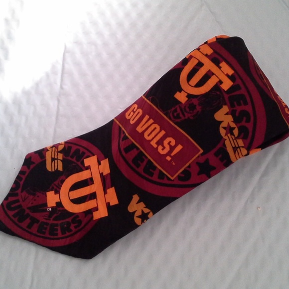 |SOLD|Vintage UT Vols Silk Neck Tie *HOST PICK* - Picture 2 of 6